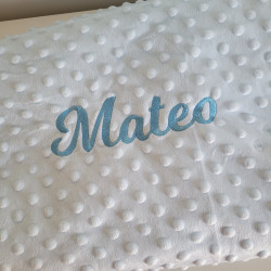 Manta bordada celeste