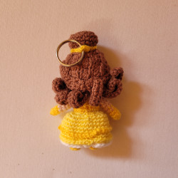 Llavero crochet Bella